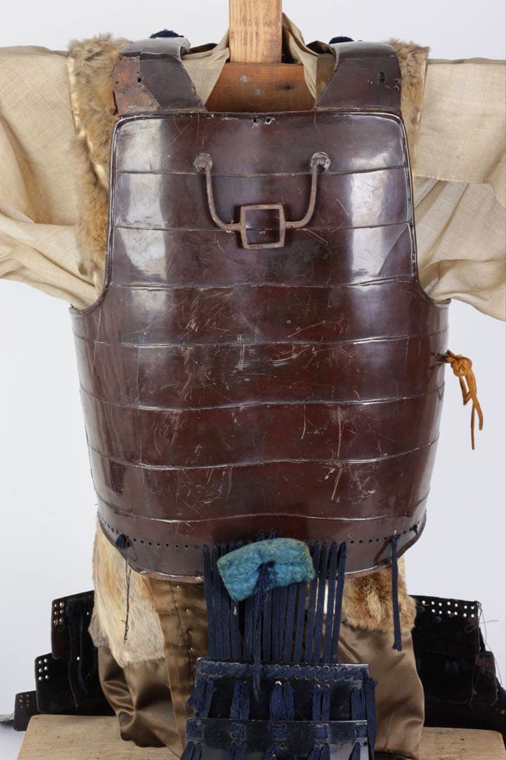 【江戸期】漆塗横剥二枚胴 毛皮羽織 草摺甲冑 鎧 武士具 時代武具 古美術 骨董