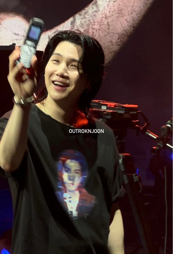 ユンギ着用 SUGA Agust D D-DAY Tシャツ US限定ver.