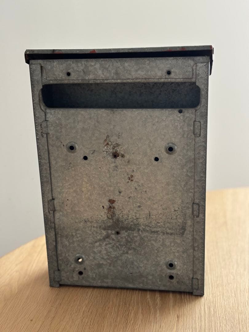 アンティーク 鍵付きブリキ製ポスト