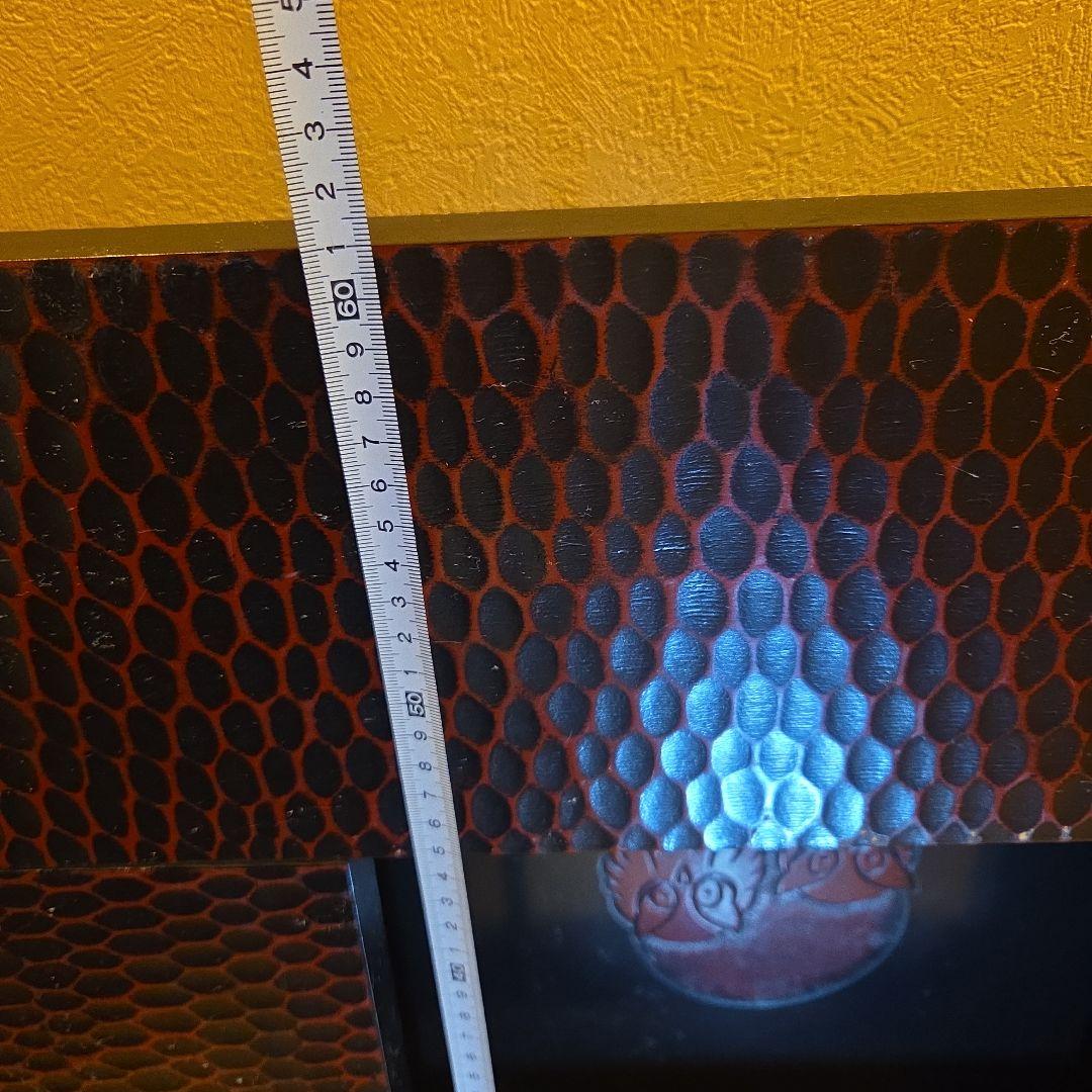 民芸調座卓ミニテーブル　赤と黒のフクロウ彫刻入り　中央に凹み有り ローテーブル