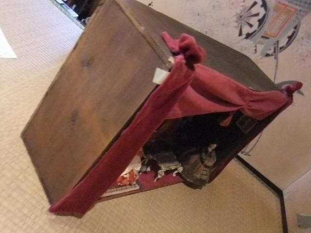 ビクトリアン人形と家具セット　ドールハウス　灯りも点きます