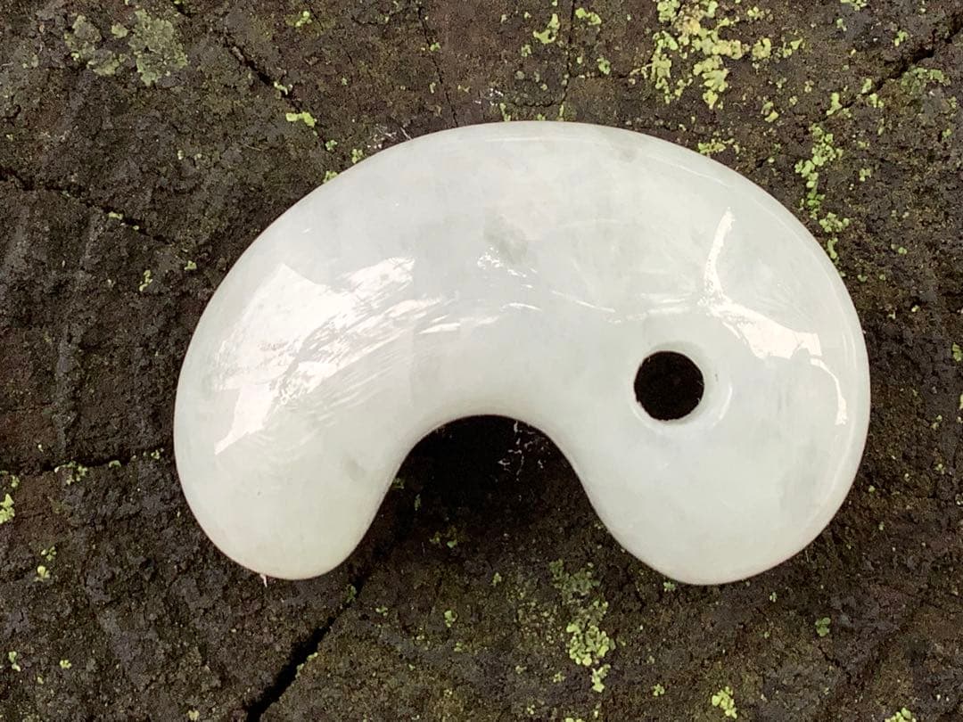 ✳ 糸魚川翡翠勾玉最高峰部類　アイスジェイド氷種　30.5mm ✳機械鑑定付‼️