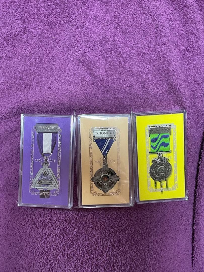 ずっと真夜中でいいのに 勲章3点セット