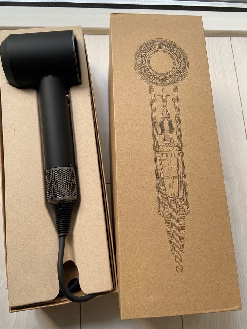 超美品　Dyson Supersonic ヘアドライヤー HD08 ブラック