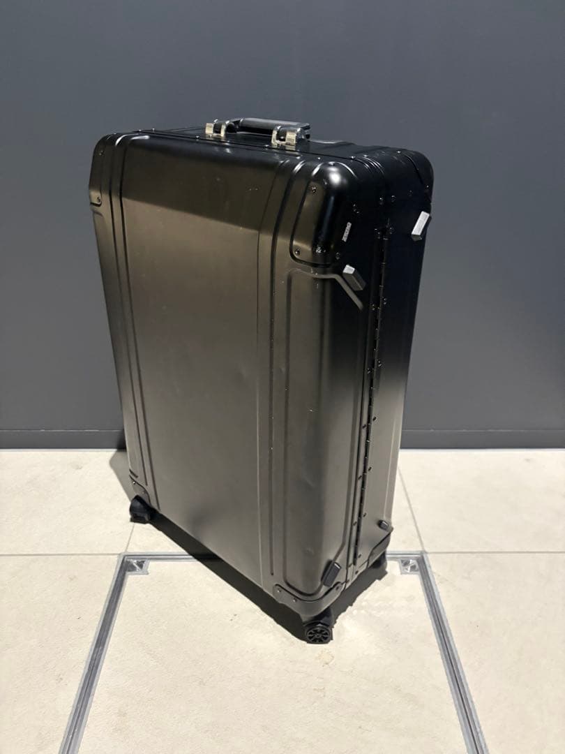 ZERO HALLIBURTON アルミニウム 83L ブラック　キャリー　中古