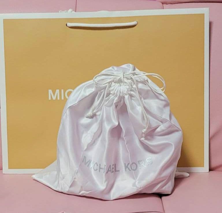 新品 マイケルコース ピンク クロコダイル風ショルダーバッグ