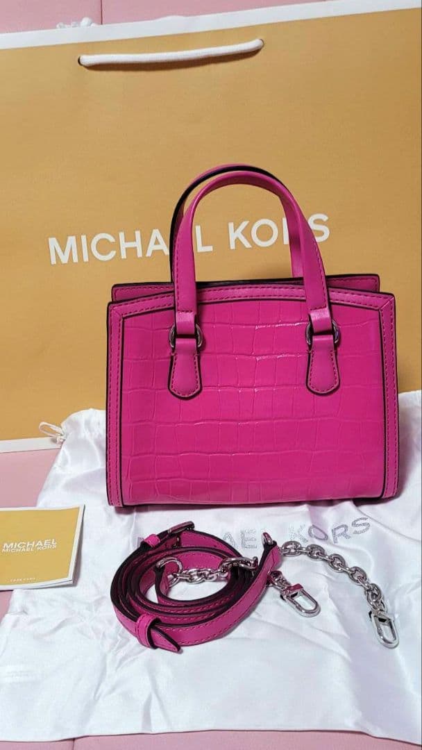 新品 マイケルコース ピンク クロコダイル風ショルダーバッグ