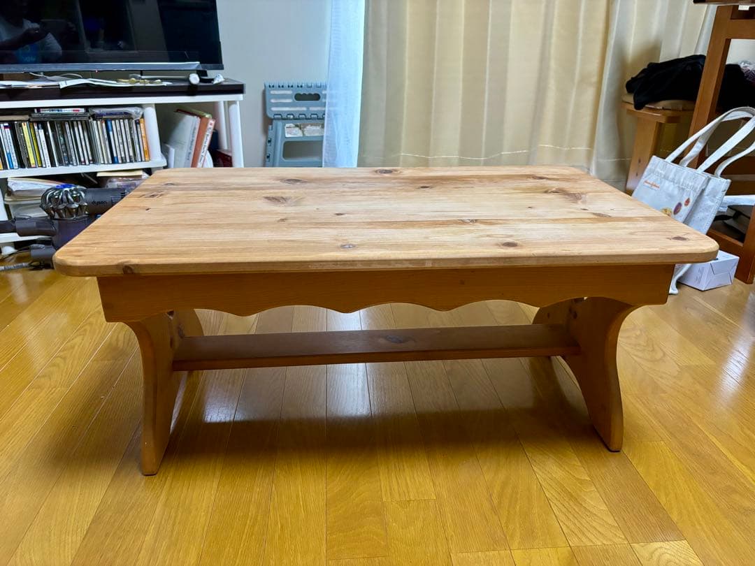 カントリー風木製テーブル