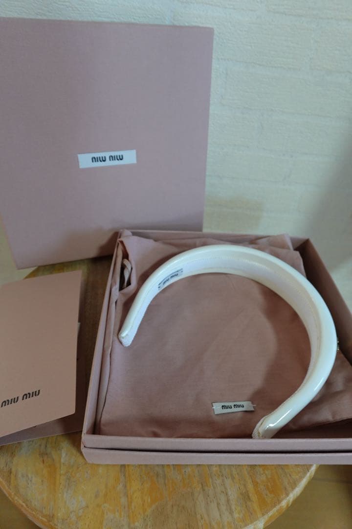 値下げ中』miumiu(ミュウミュウ)カチューシャ　ヘアアクセサリー