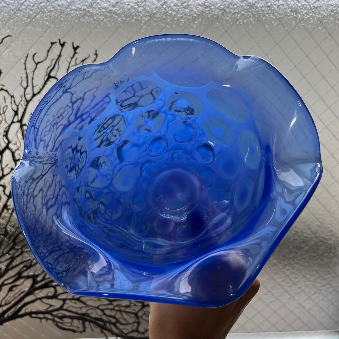 骨董　時代ガラス　希少　瑠璃色　乳白色　亀甲紋模様　フリル　コンポート　ウラン