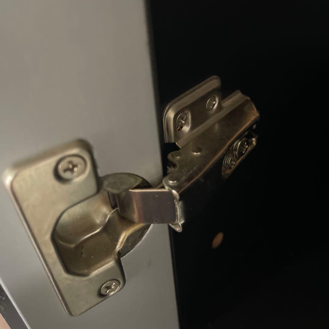 送料込み★飾り棚　ブラック×シルバー ガラス扉　日本製 本棚としてもOKです