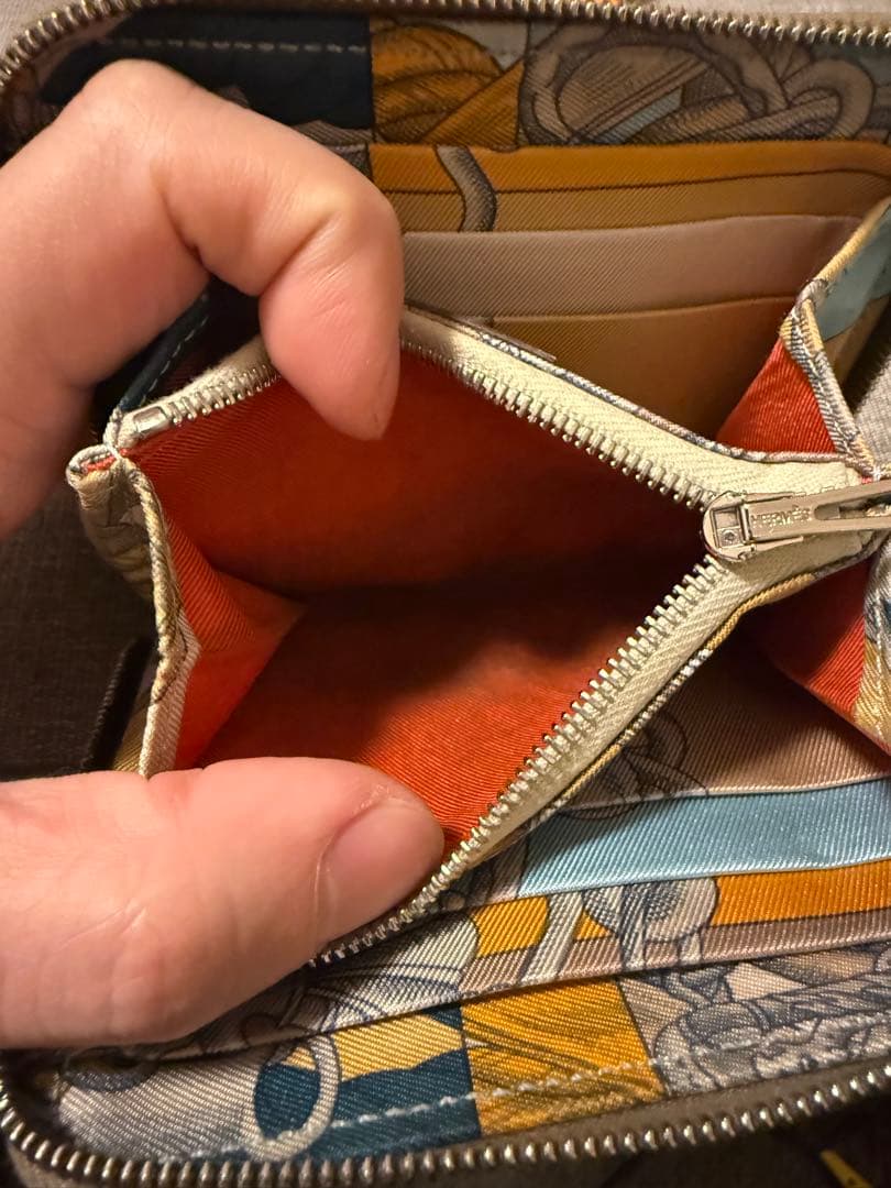 エルメス　シルクイン　コンパクト　エトゥープ