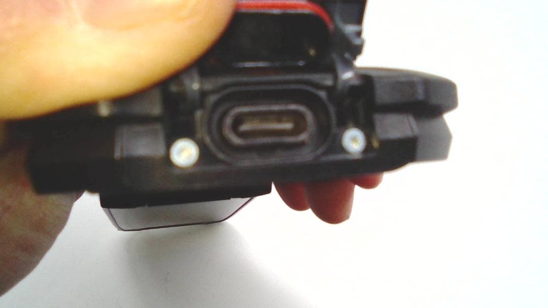 MC1064 KYY31 au ブラック SIMロック解除済み