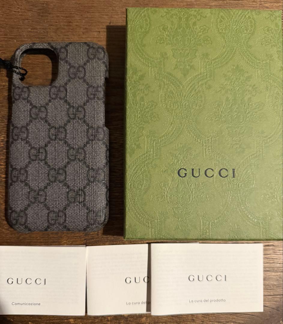 新品 GUCCI グッチ iPhone 15 ケース アイフォンケース グレー