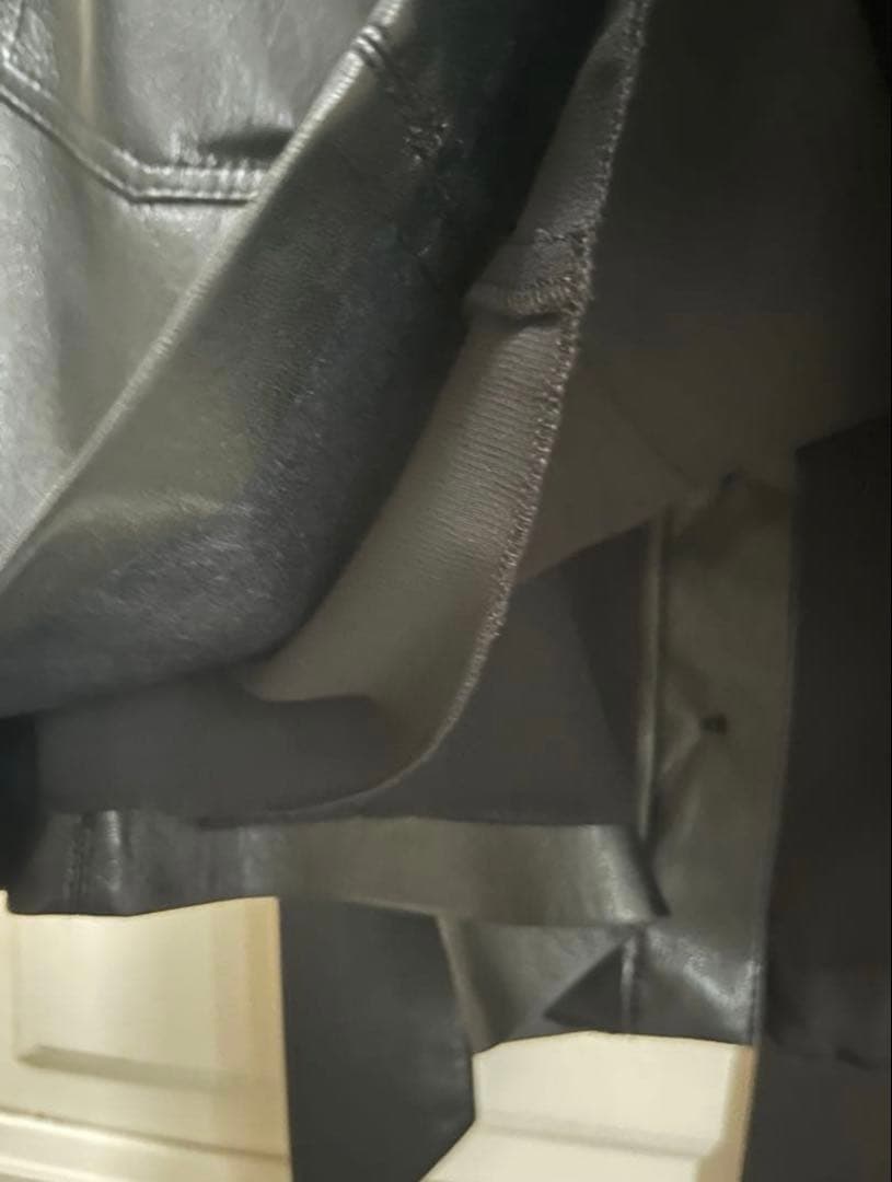 滝沢眞規子さん愛用【現行モデルNANUSHKAベルテッドAラインスカートBK】