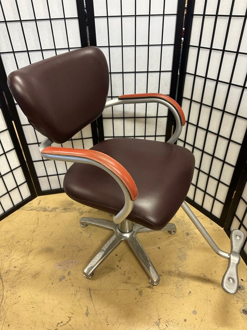 スタイリングチェア　オフィスチェア　散髪椅子　理容室　美容室　椅子