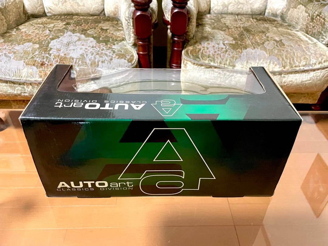 価格変更 1/18 オートアート ジャガーCタイプブリティッシュグリーン未展示品