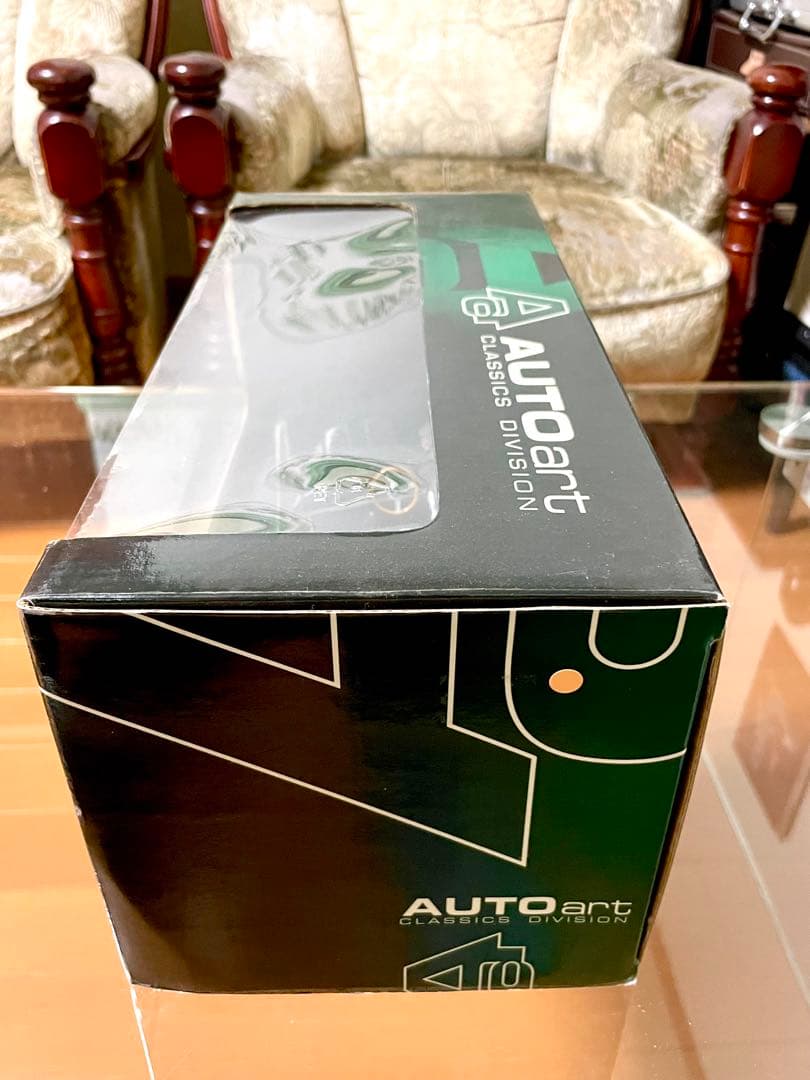 価格変更 1/18 オートアート ジャガーCタイプブリティッシュグリーン未展示品