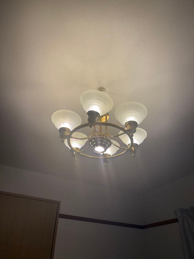 ち*こ様 アンティークシャンデリア 5灯 ゴールド・ホワイト