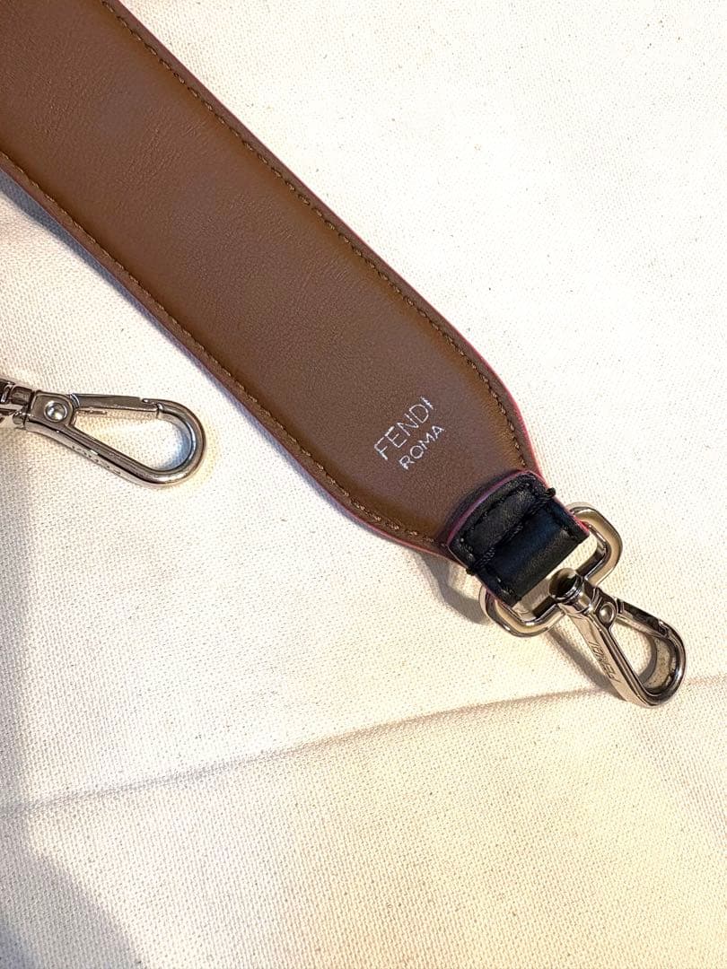 お値下げしました。 美品傷無し！ FENDI ショルダーストラップ