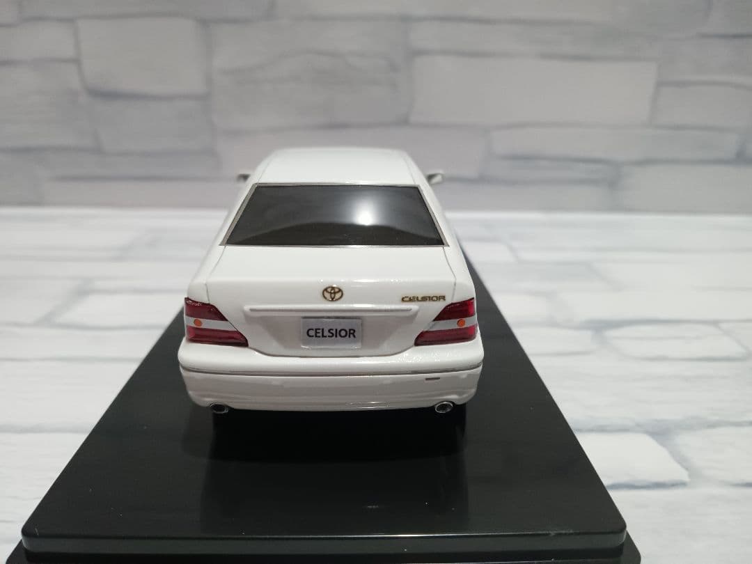 1/43 Wits　トヨタ　3代目セルシオ　Fパッケージ　ミニカー　ホワイト