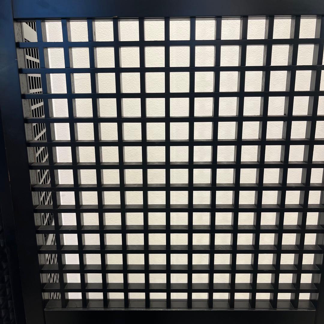 格子状　木製　パーテーション　黒色