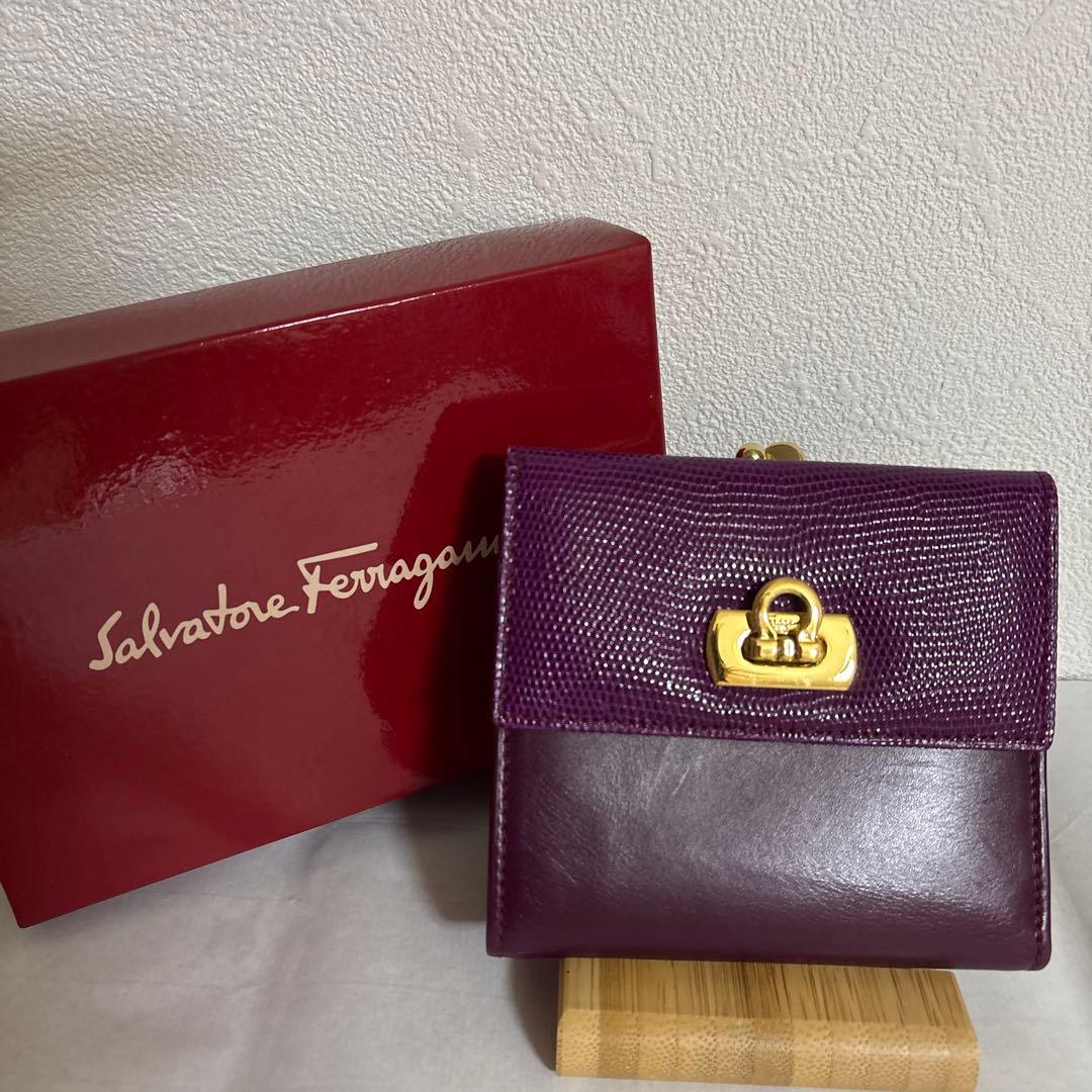 Ferragamoフェラガモ　２つ折り財布　レアなノーブル紫色！お値段交渉可能！