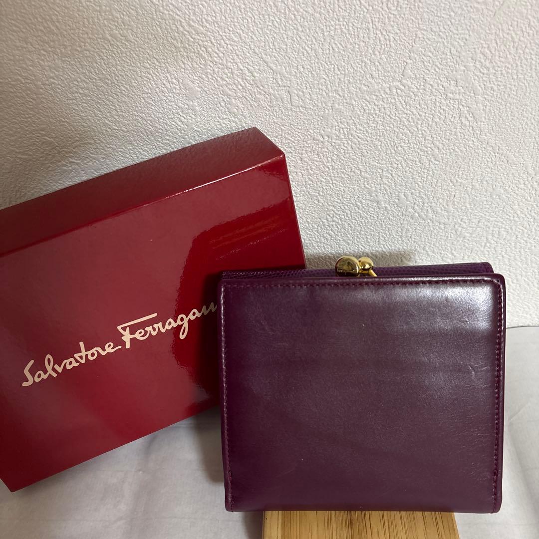 Ferragamoフェラガモ　２つ折り財布　レアなノーブル紫色！お値段交渉可能！