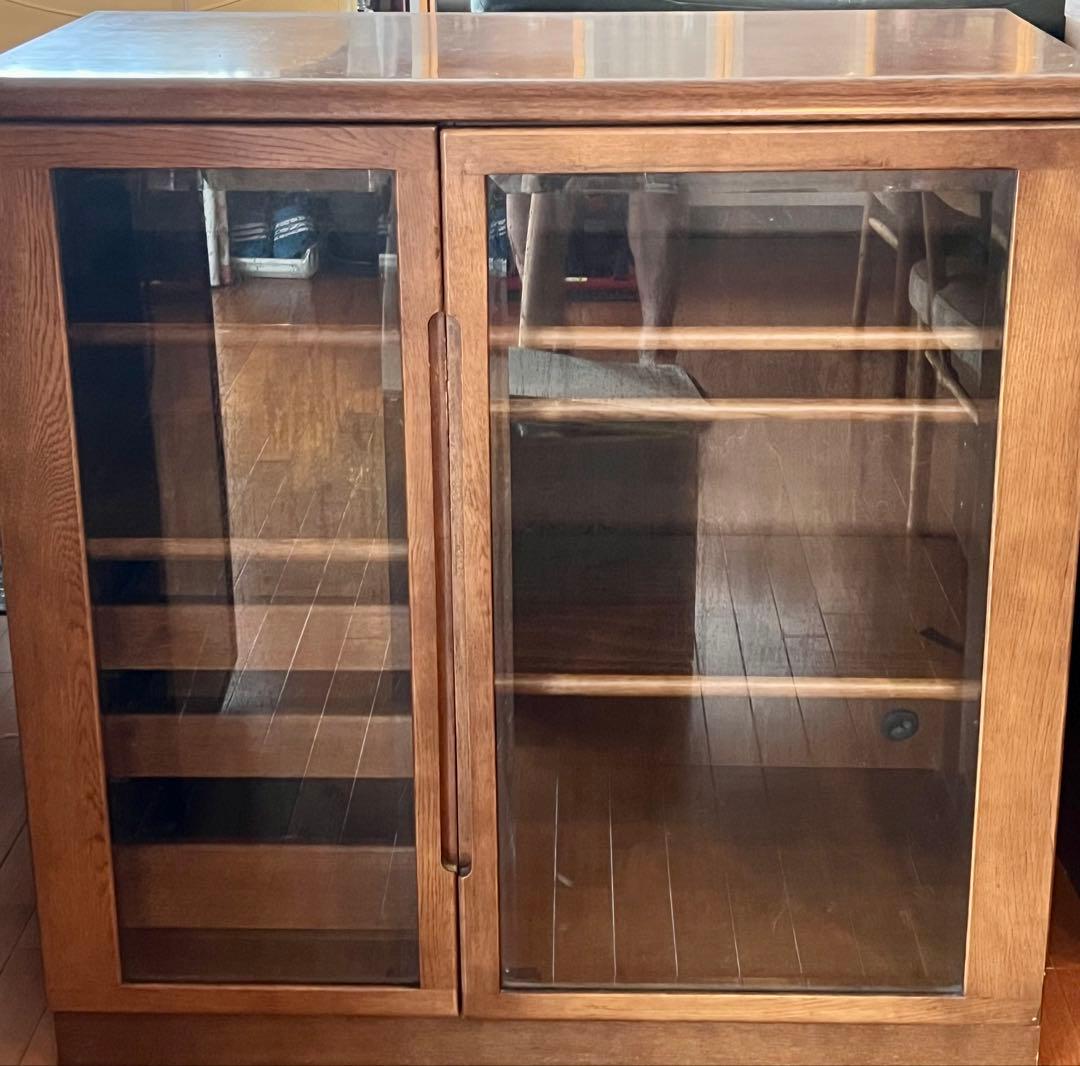 カリモク木製ガラス扉キャビネット