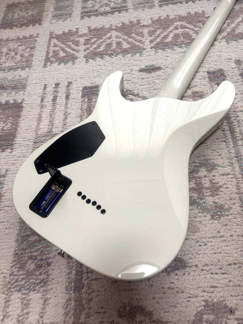 SCHECTER HELLRAISER C-1 EMG ピックアップ搭載モデル！