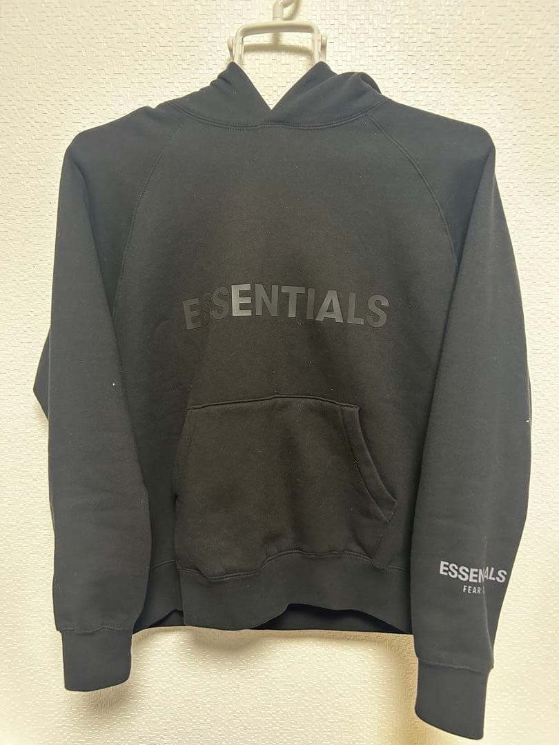 ESSENTIALS フーディー