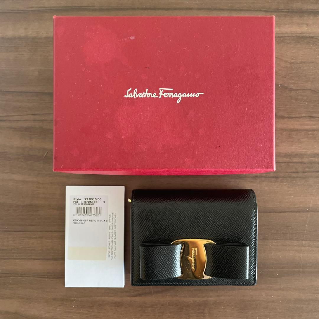 Salvatore Ferragamo フェラガモ　二つ折り財布　ブラック