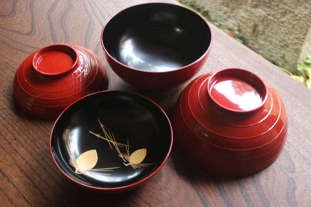 デッドストック！極上糸目朱漆に優美な松蒔絵の映える煮物椀2点（検輪島塗雑煮椀