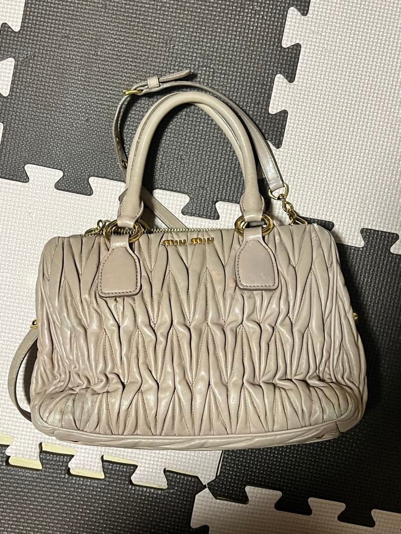 MIU MIU ピンクベージュ マテラッセ バッグ