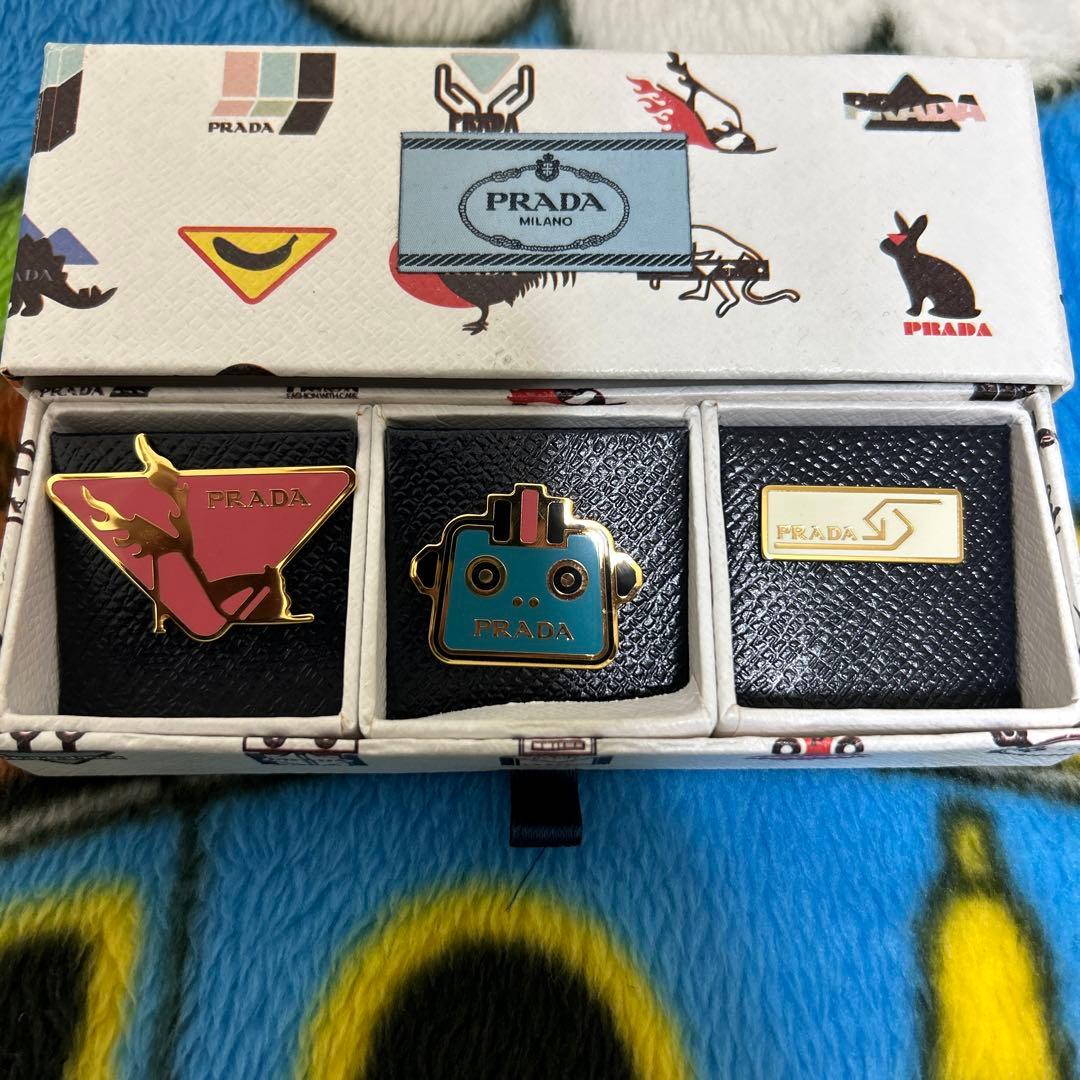 【新品未使用・値下げ交渉可］PRADA ピンブローチ3点セット