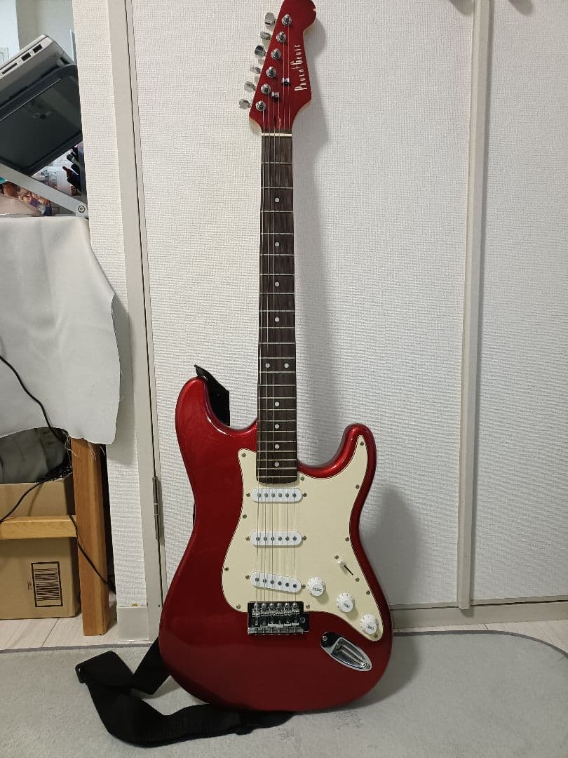 レッド エレキギター ストラトキャスタータイプ ギターケース付き