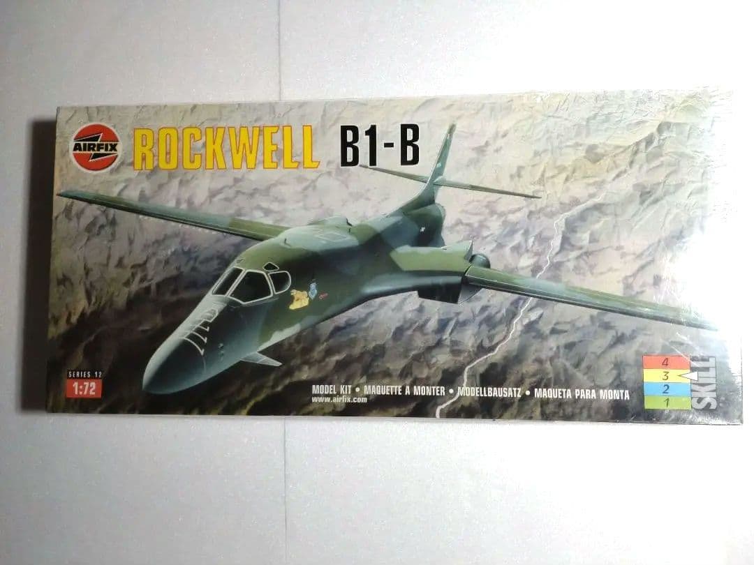 1/72ロックウェルB-1B可変翼超音速戦略爆撃機 飛行機プラモデル【レア商品】