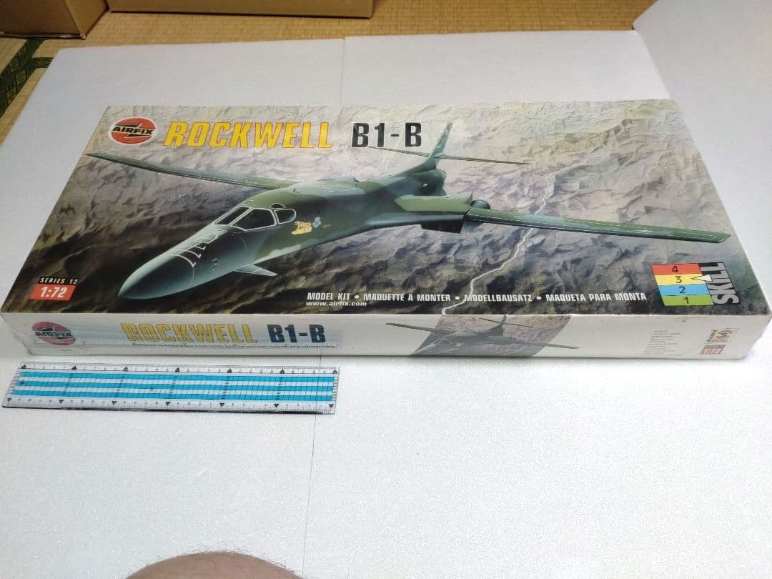 1/72ロックウェルB-1B可変翼超音速戦略爆撃機 飛行機プラモデル【レア商品】