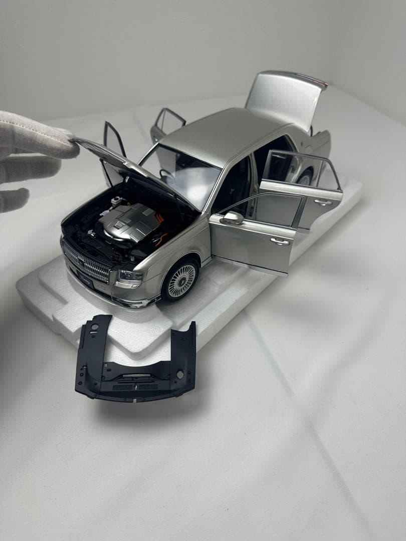 【極美品】LCD 1/18トヨタセンチュリーシルバー ダイキャスト フル開閉完品