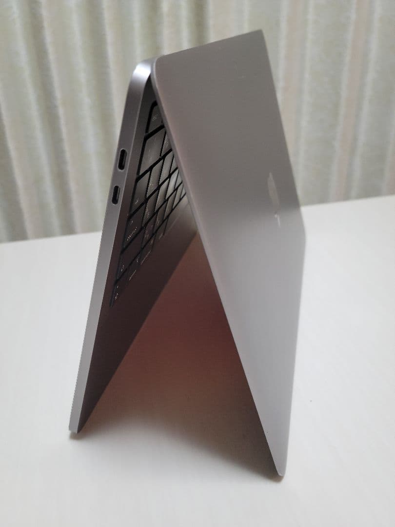 グリリュウ　Macbook Pro 2020 i5 8GB 512GB