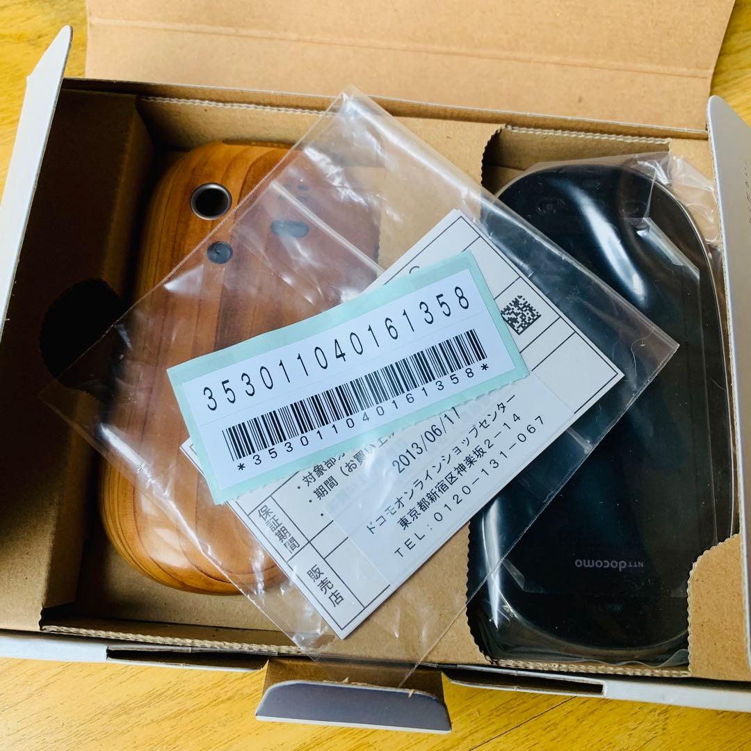 【ほぼ未使用品】　限定生産品　docomo TOUCH WOOD SH-08C