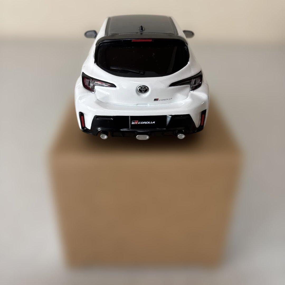 トヨタGRカローラ　後期型　1/30スケール 色スーパーホワイトⅡ（040）