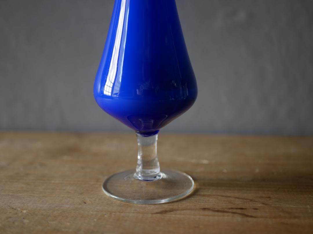 ロイヤルブルーのフラワーベース　フランスヴィンテージ　ブロカントのある暮らし