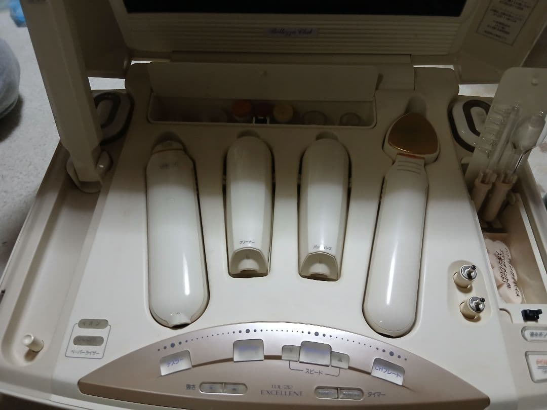 美顔器 ４種類のアタッチメント付き ベレッツァクラブジャバン　ジャンク品