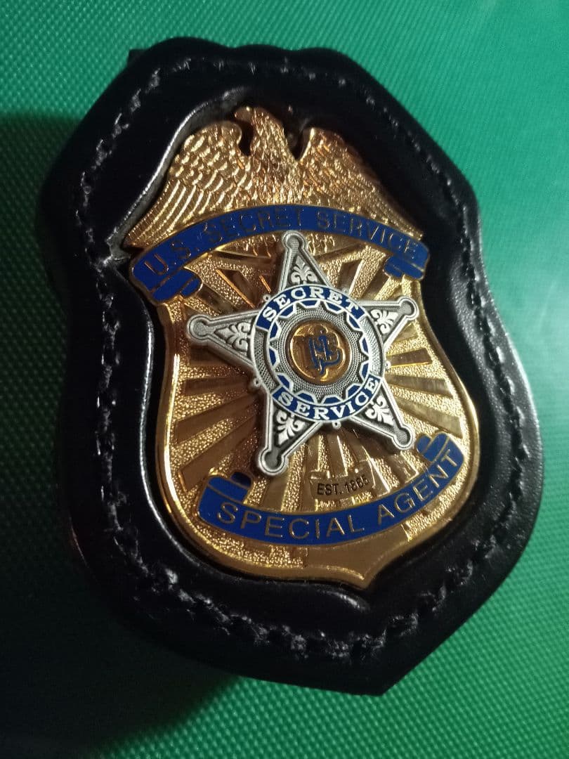 シークレットサービス特別捜査官ポリスバッジ クリップボルダー　ネックチェーン付き