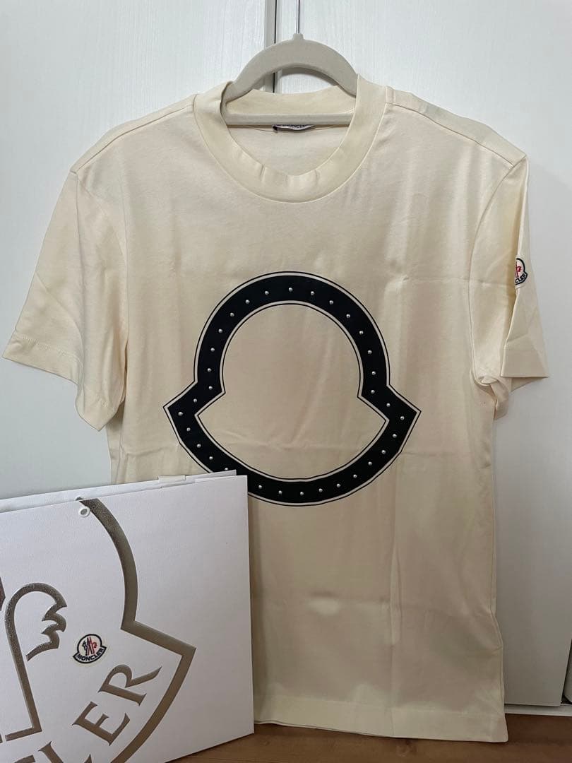 MONCLER スタッズ付きクリームTシャツ　未使用品
