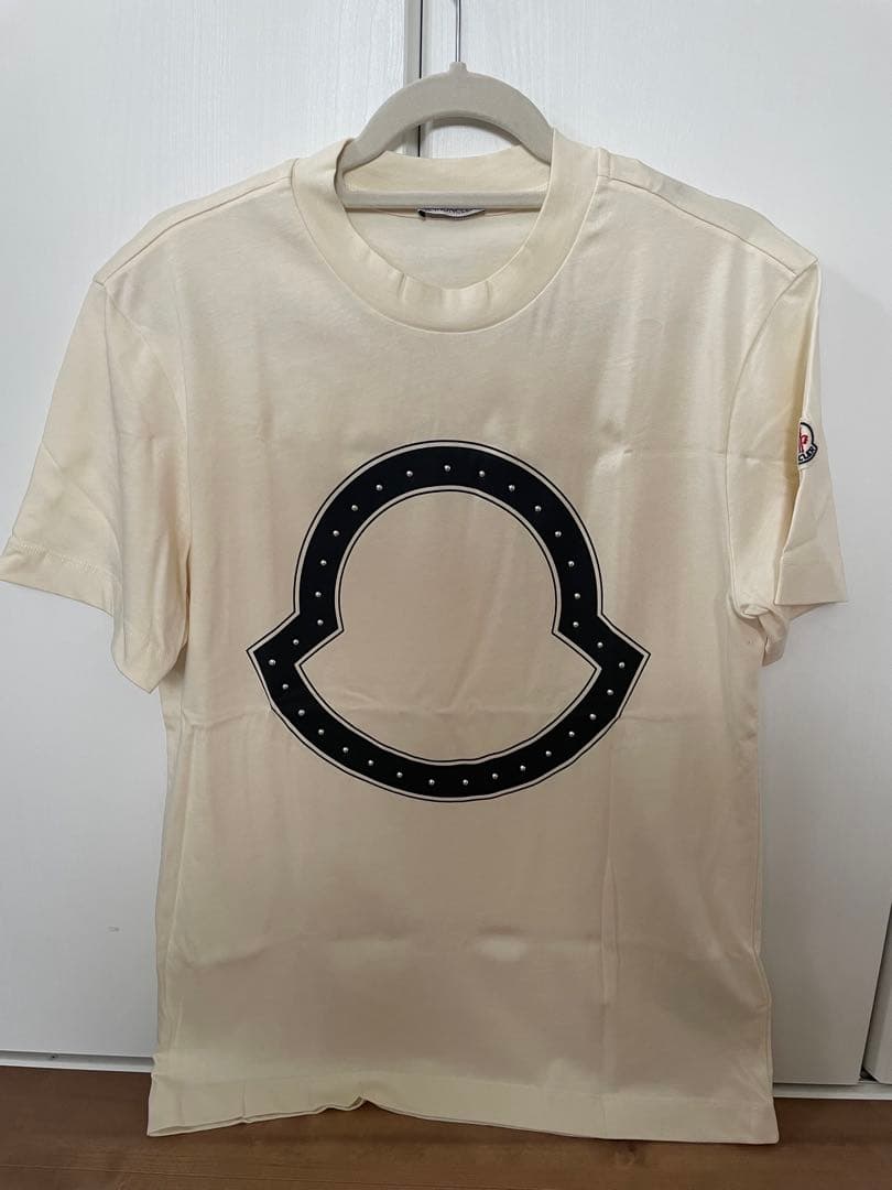 MONCLER スタッズ付きクリームTシャツ　未使用品
