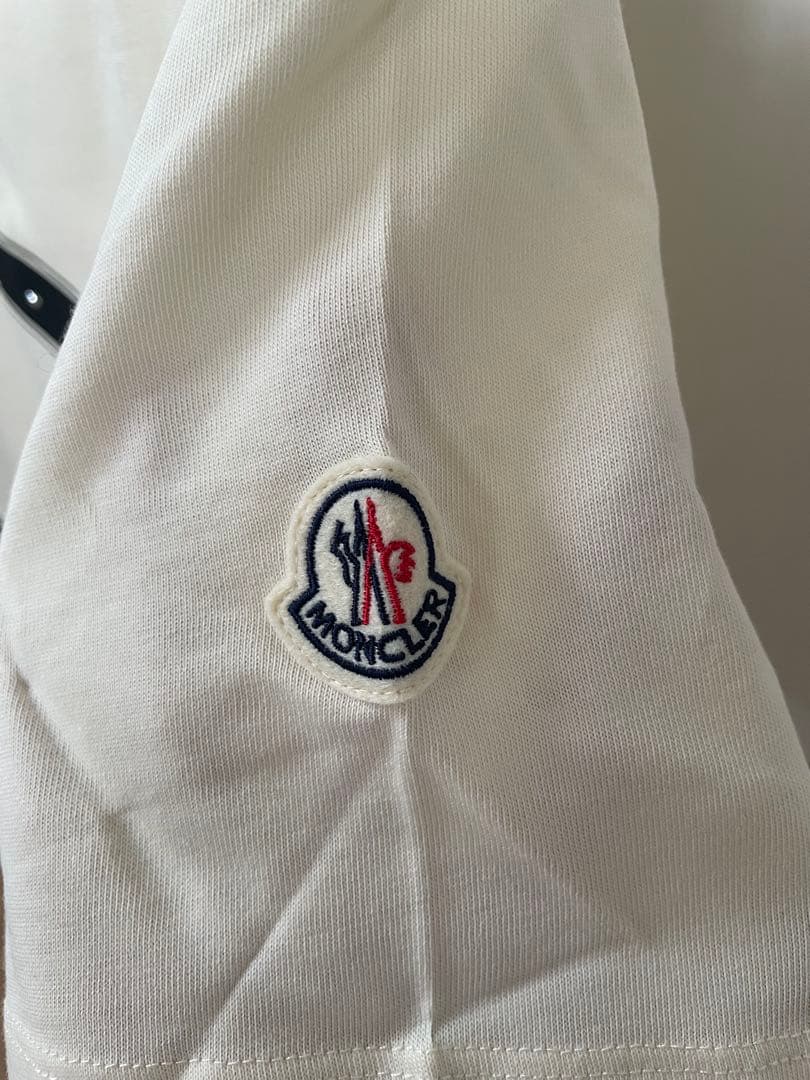 MONCLER スタッズ付きクリームTシャツ　未使用品