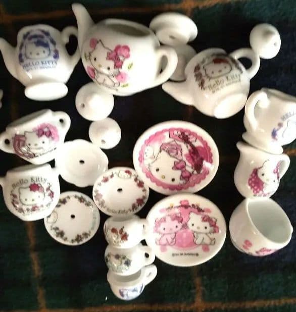 チャーミーキティ　ばらのティーセット　ミニチュア食器　ハローキティ サンリオ