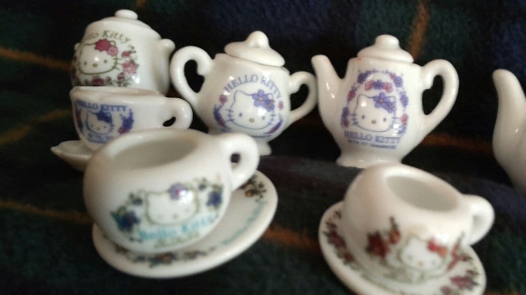 チャーミーキティ　ばらのティーセット　ミニチュア食器　ハローキティ サンリオ